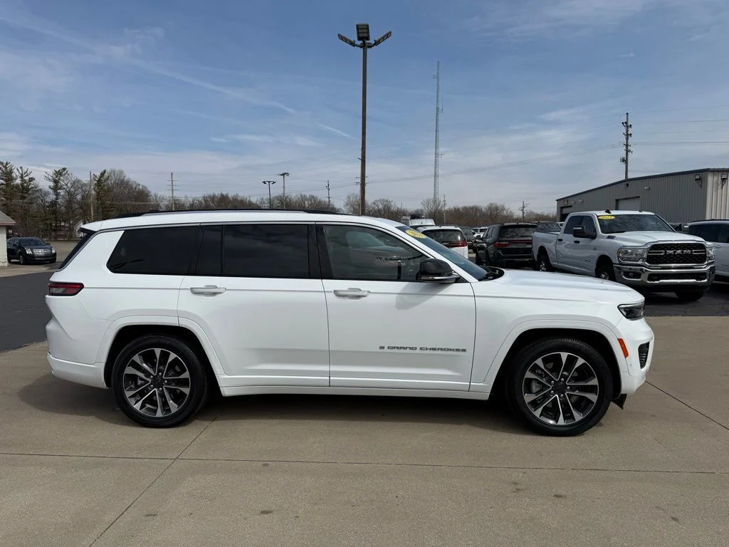 Used 2023 White Jeep Overland image 8