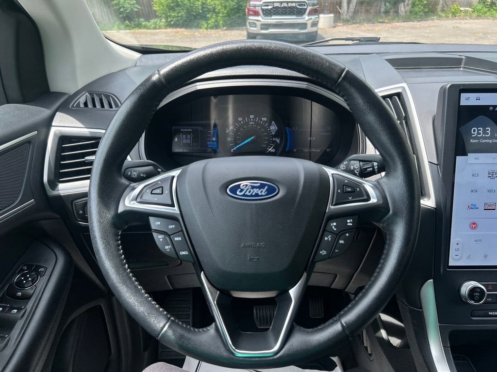 Used 2023 Gray Ford SEL image 22