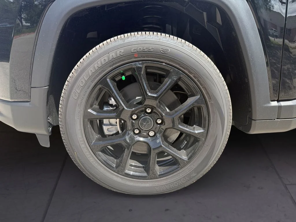New 2026 Black Jeep Latitude image 9