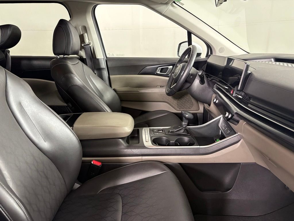 Used 2025 White Kia LXS image 14
