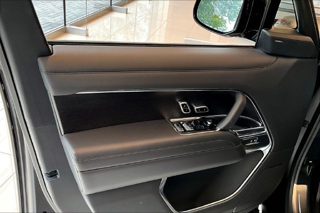 New 2027 Obsidian Black Satin Land Rover SE image 15