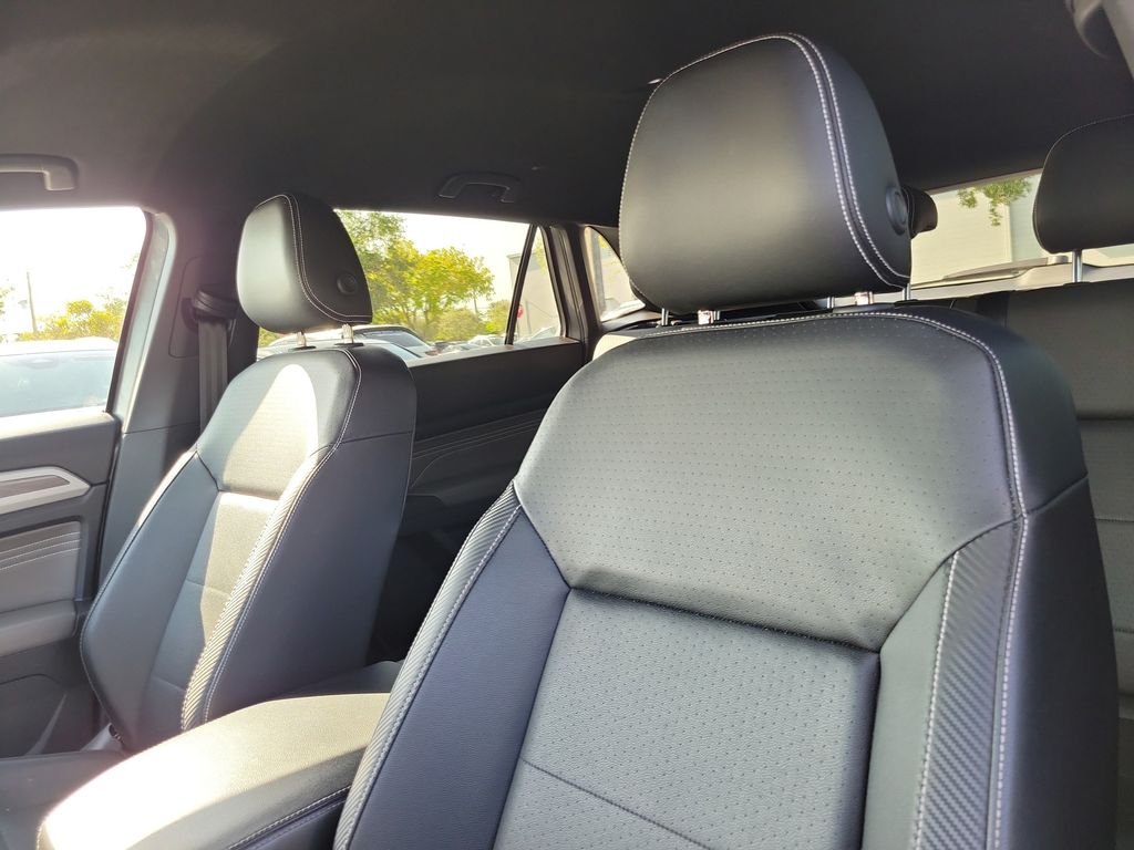 Certified Used 2023  Volkswagen 2.0T SE w/Technology image 19