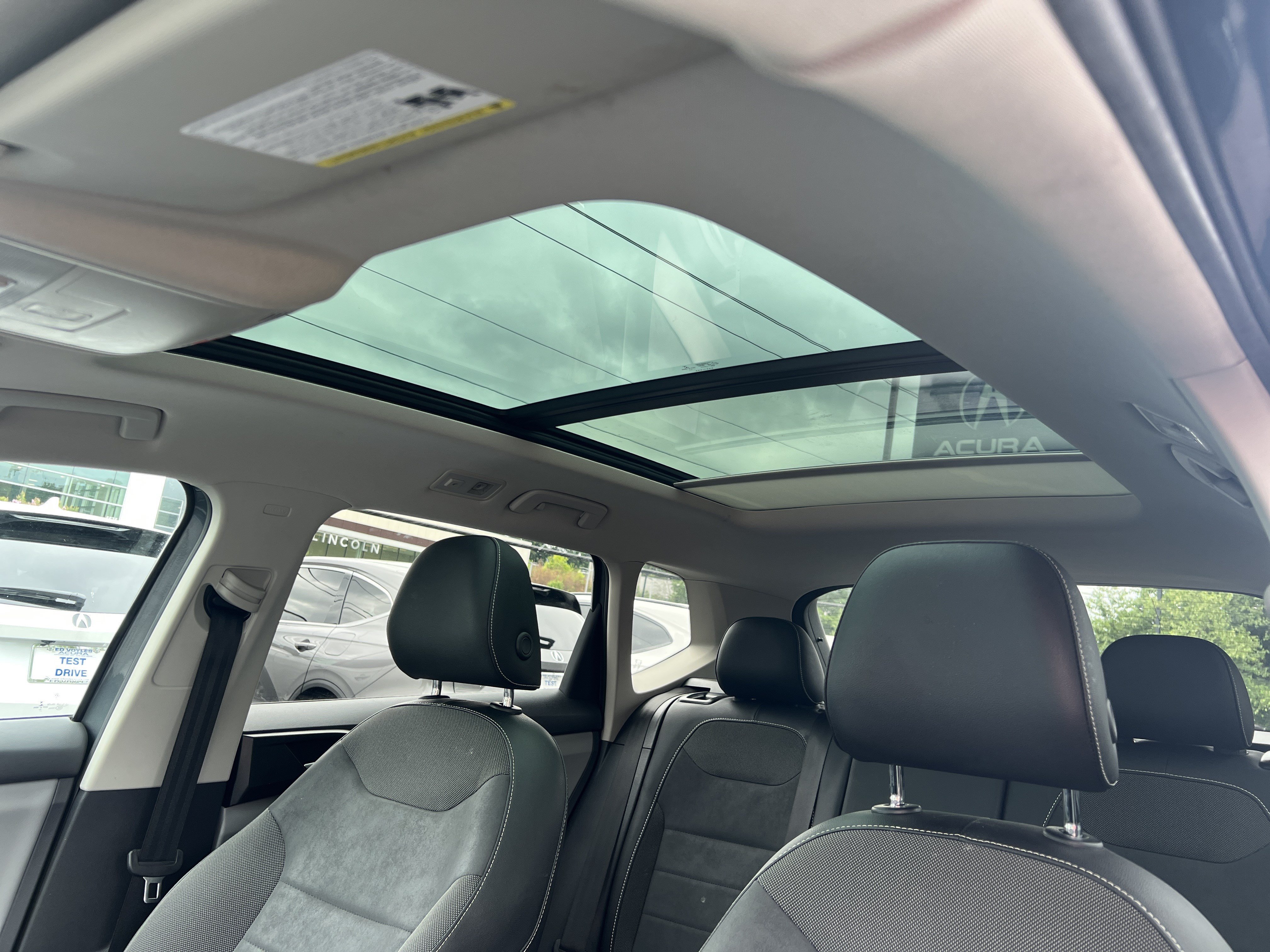Used 2022 Platinum Gray Metallic Volkswagen SE image 10