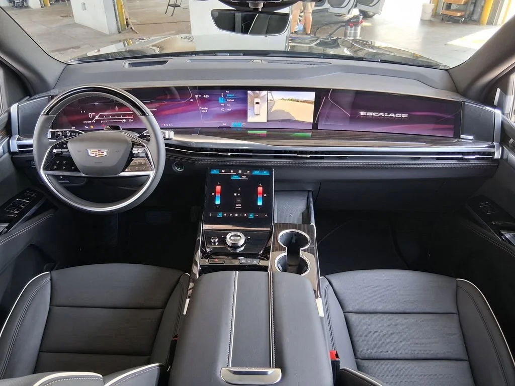 2026 Cadillac Escalade Luxury - Photo 10