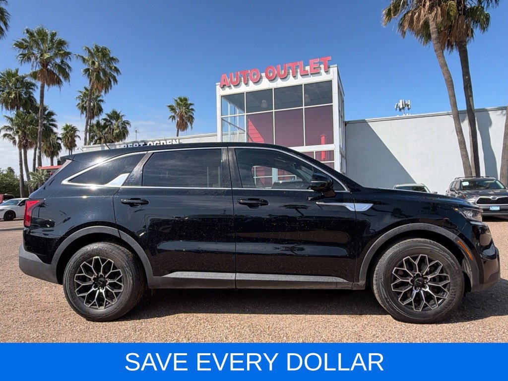Used 2022 Black Kia LX image 3