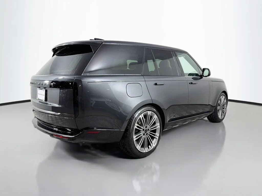 New 2026 Carpathian Gray Premium Metallic Land Rover SE image 5