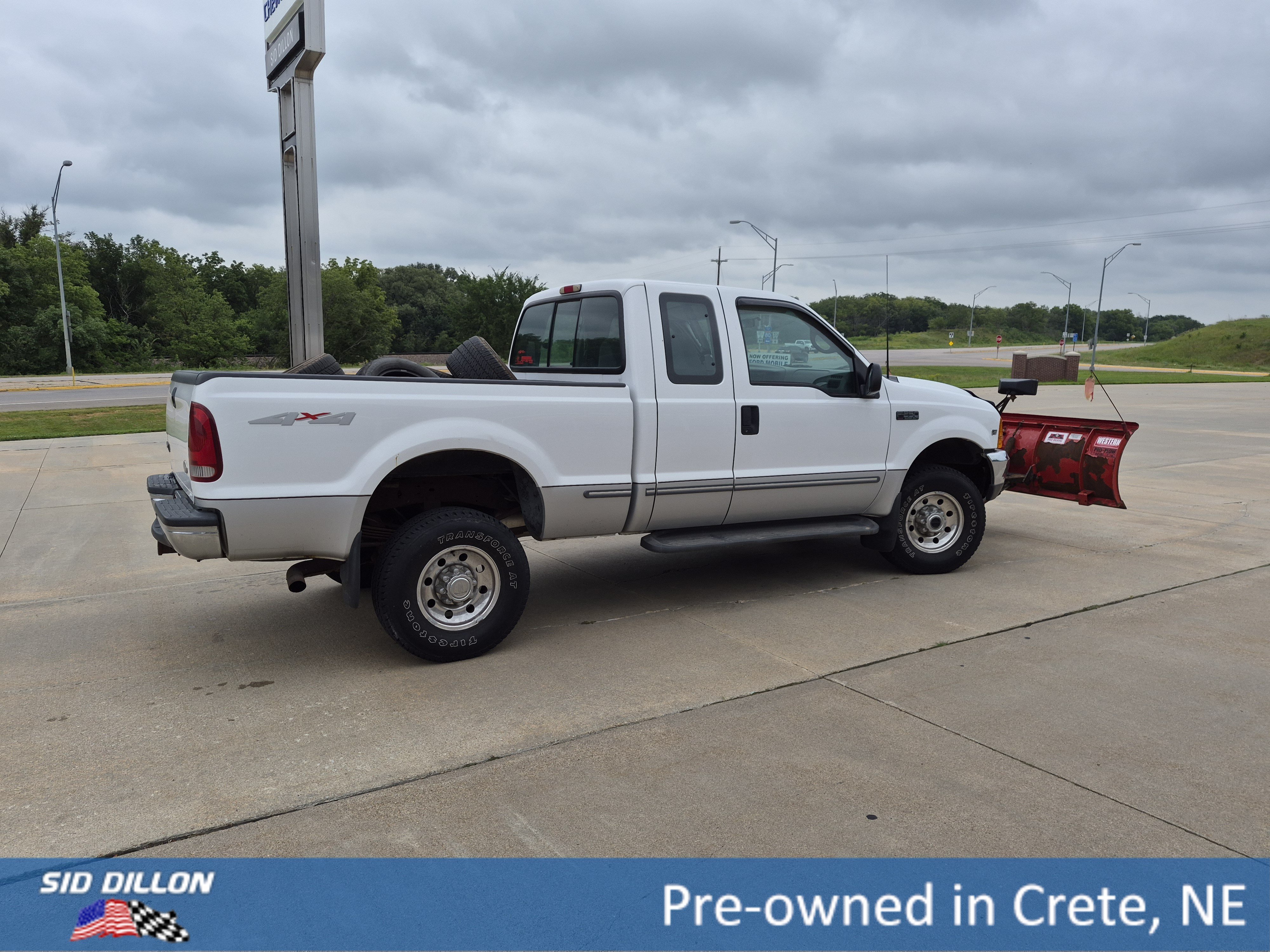 Used 1999 Off White Ford XL image 8