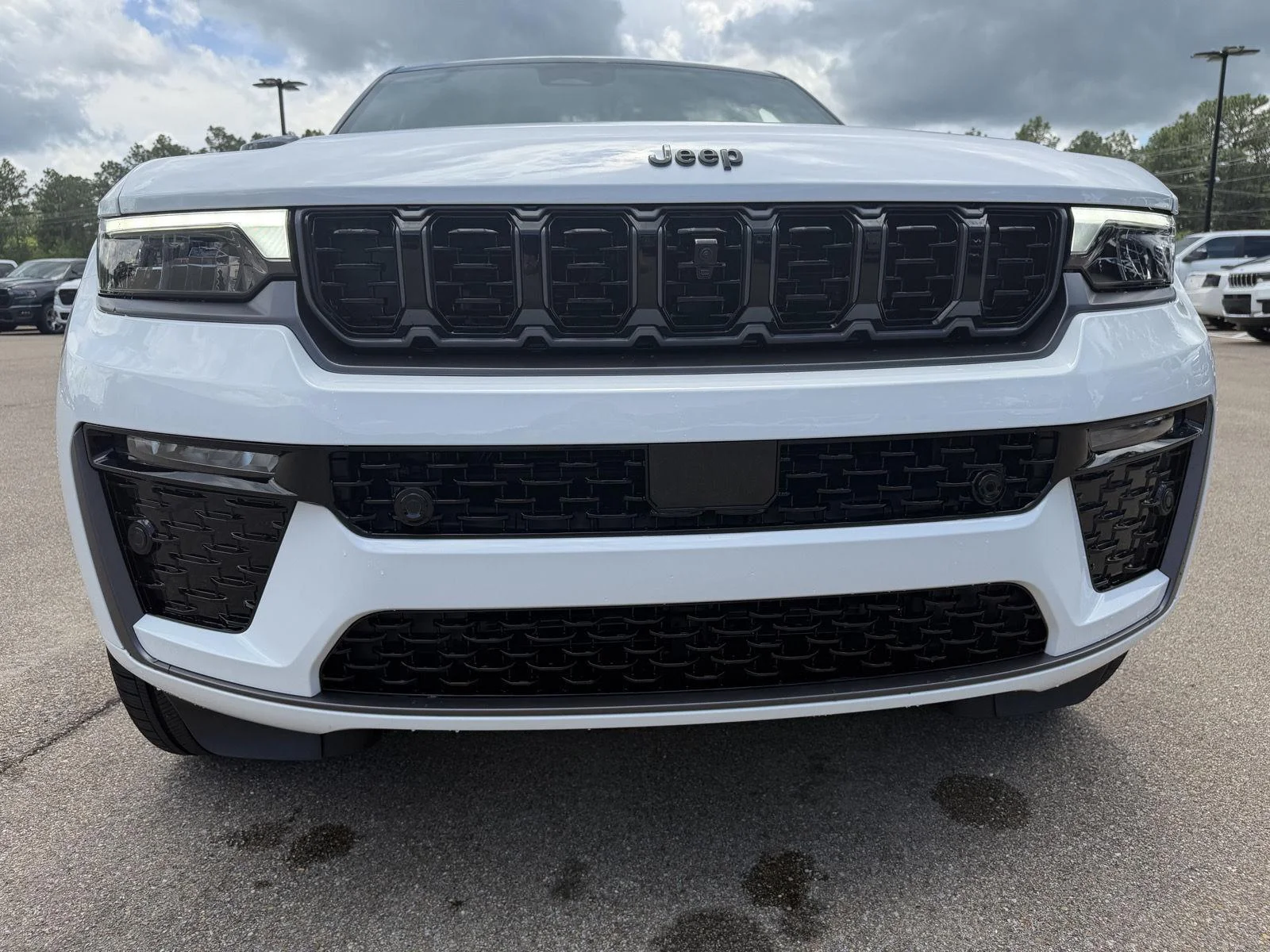 New 2026 Bright White Clear-Coat Exterior Paint Jeep Summit image 24