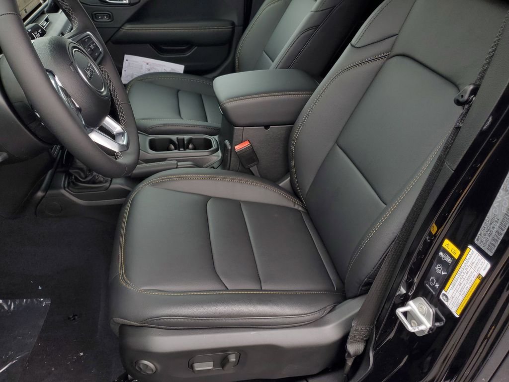 New 2026 Black Clear-Coat Exterior Paint Jeep Sahara image 16