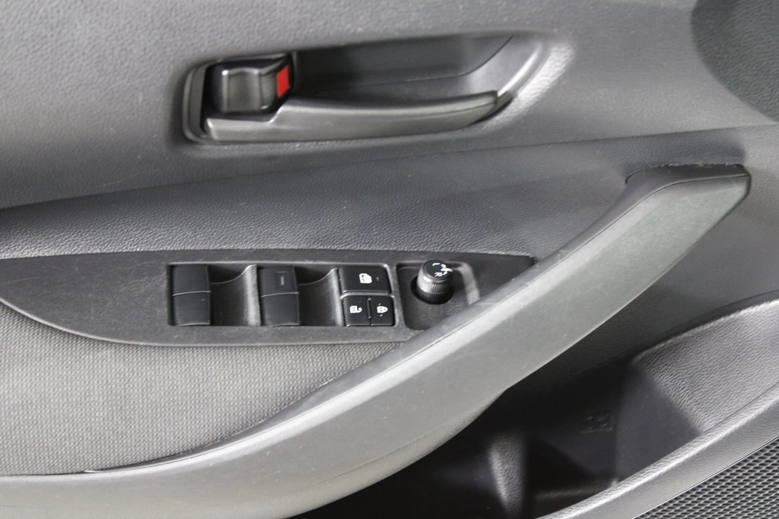 Used 2025 White Toyota LE image 22