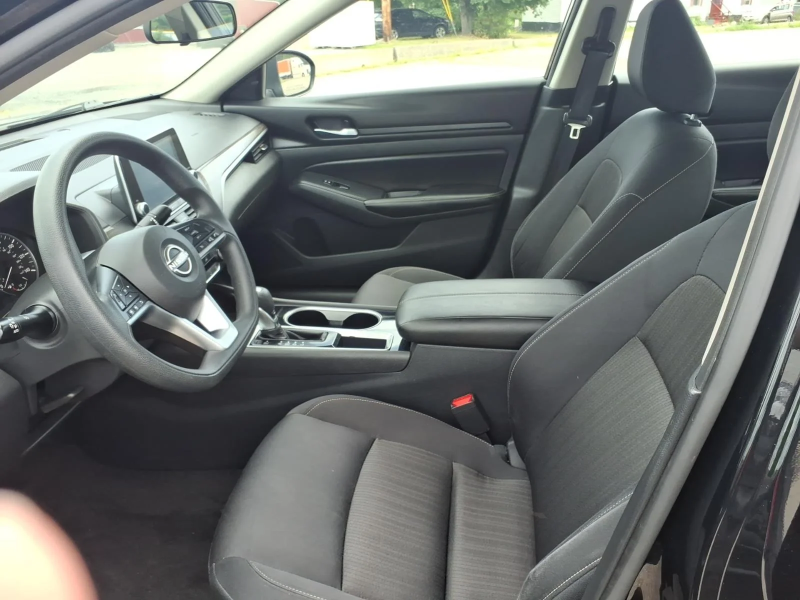 Used 2024 Super Black Nissan 2.5 SV image 13