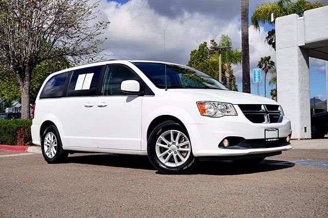 Used 2018 White Dodge SXT image 1