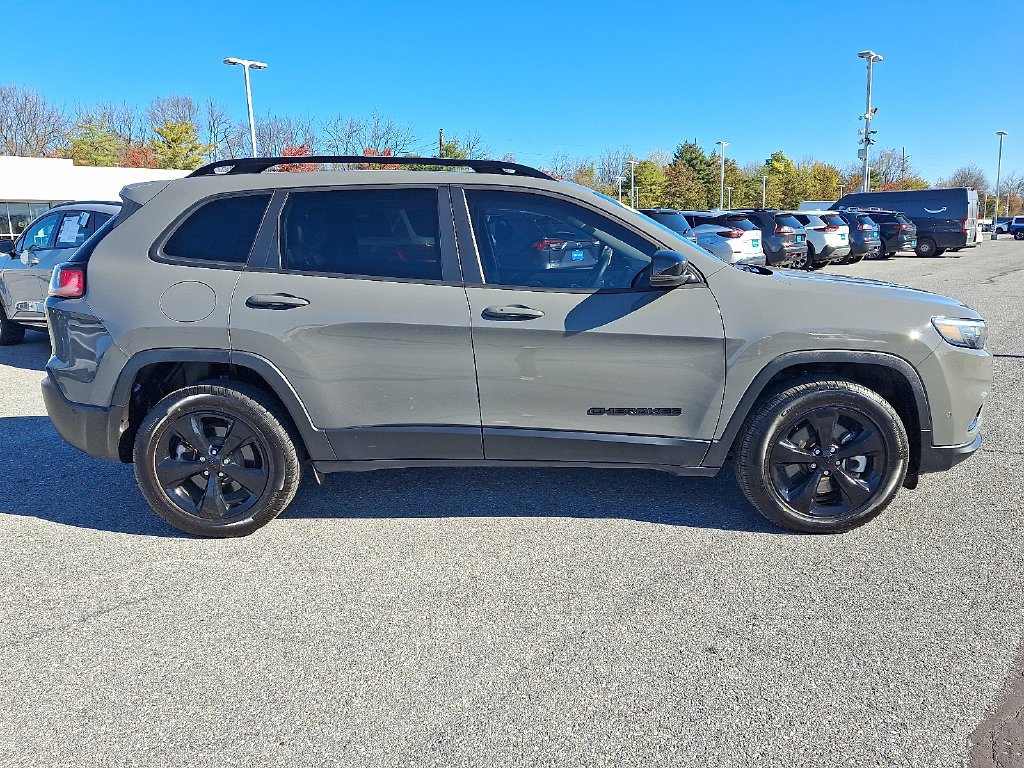 Used 2023 Gray Jeep Altitude image 8