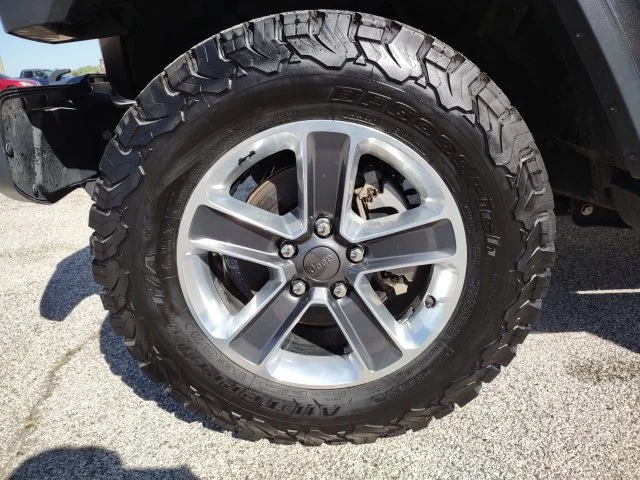 Certified Used 2019 Granite Crystal Clearcoat Metallic Jeep Unlimited Sahara image 30