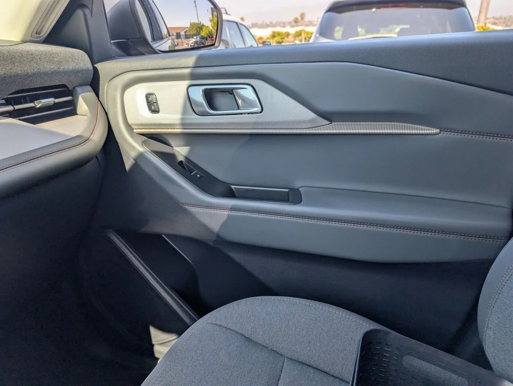 2025 Ford Explorer Active - Photo 30
