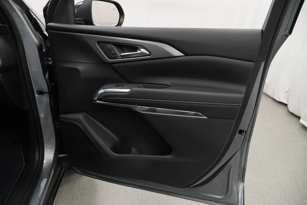 2027 Chevrolet Traverse LT - Photo 27
