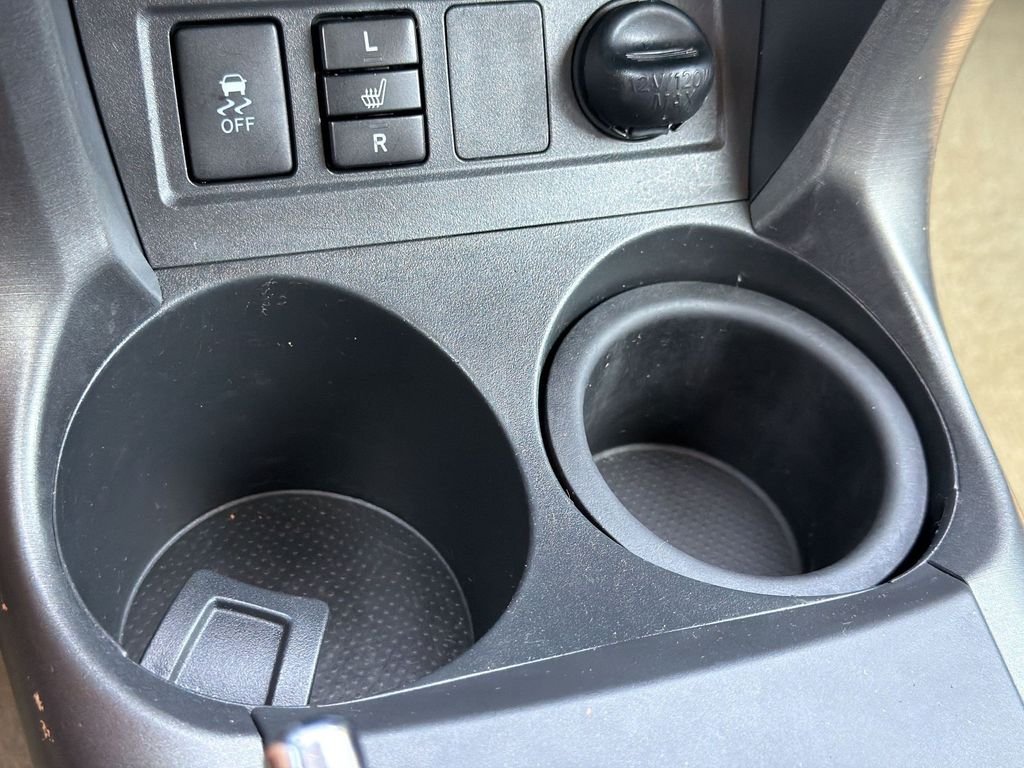 Used 2011  Toyota Limited image 22
