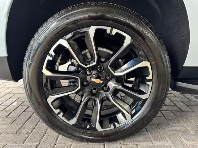 2026 Chevrolet Suburban Premier - Photo 9