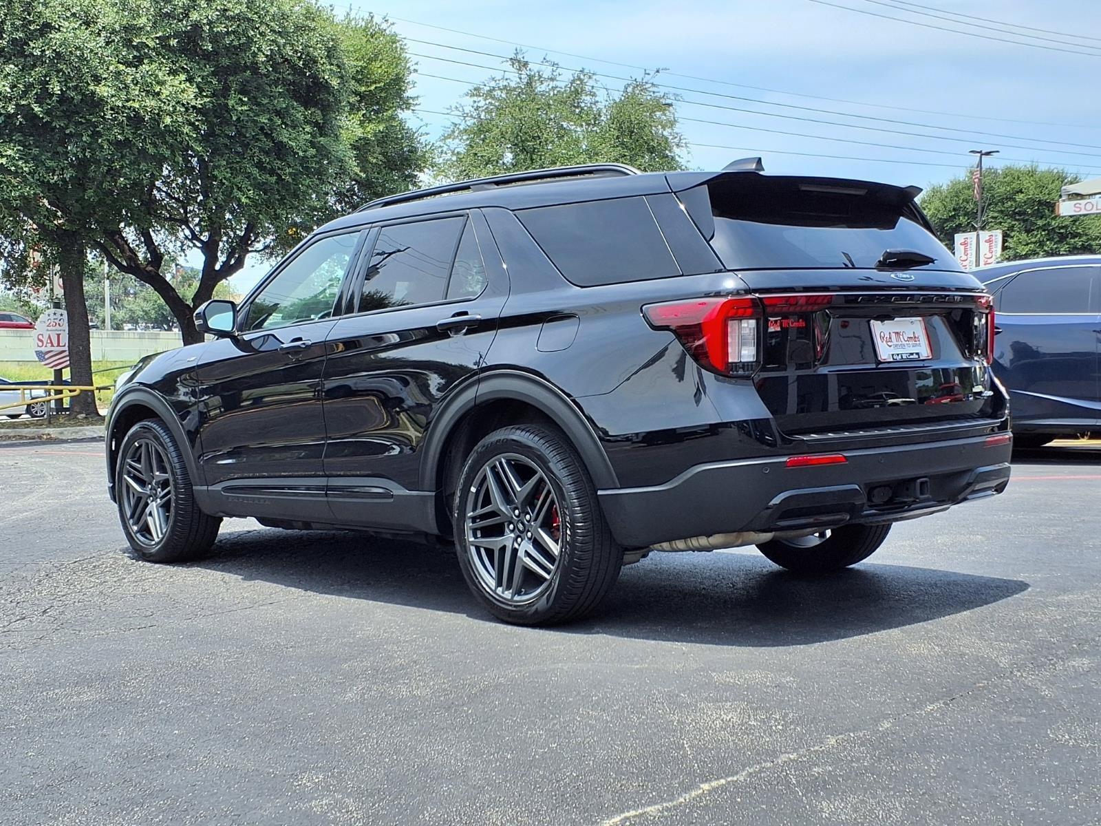 Used 2025 Agate Black Metal Ford ST-Line image 7