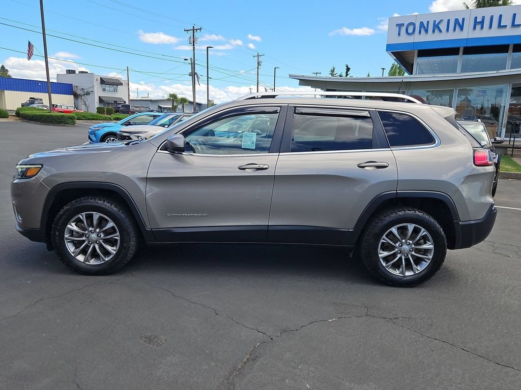 Used 2020 Light Brownstone Pearlcoat Jeep Latitude Plus image 3