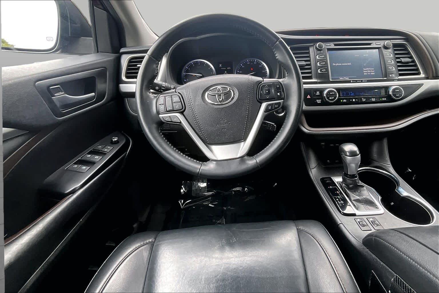 Used 2019 Ooh La La Rouge Mica Toyota XLE image 6