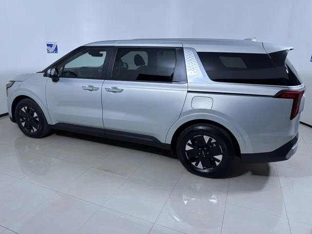 New 2027 IVORY SILVER Kia LXS image 3