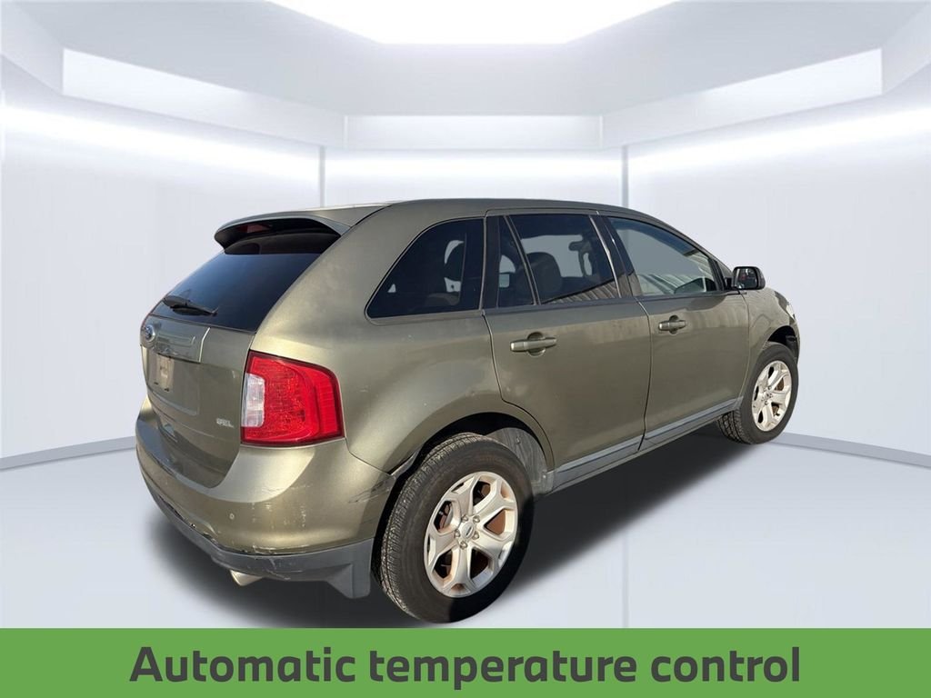 Used 2013  Ford SEL image 16