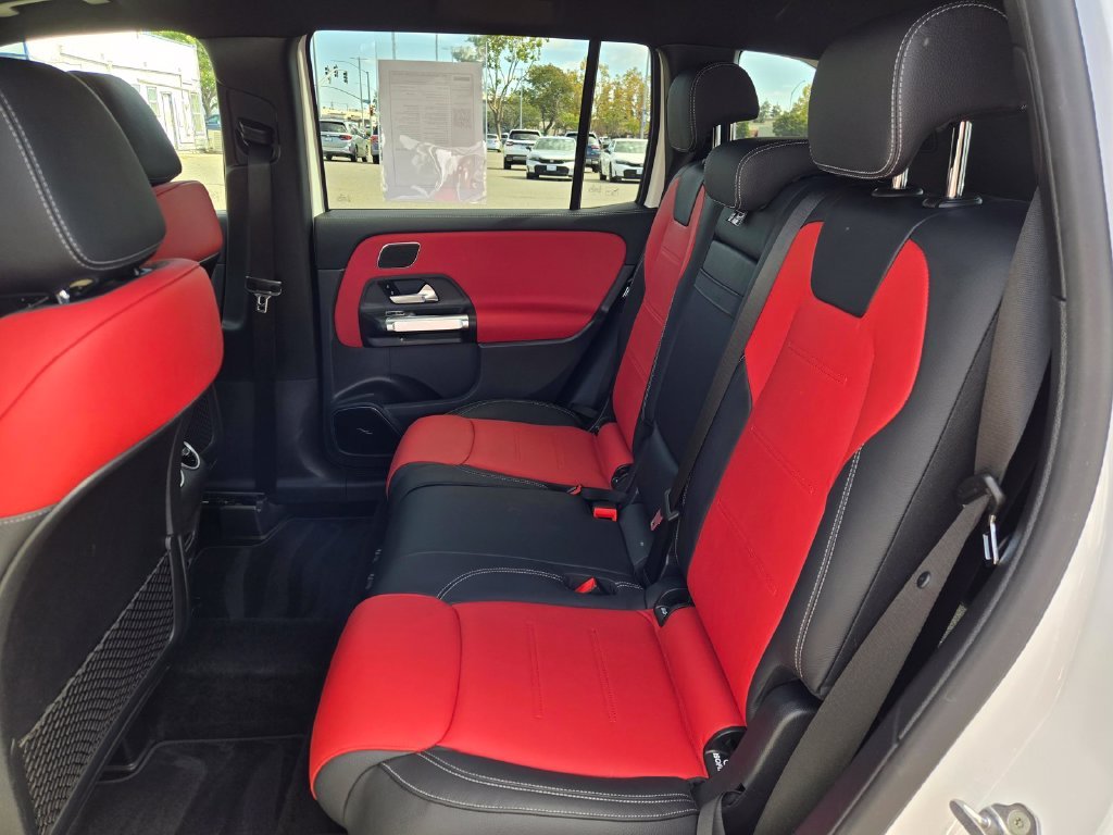 Used 2022 White Mercedes-Benz GLB 250 image 10