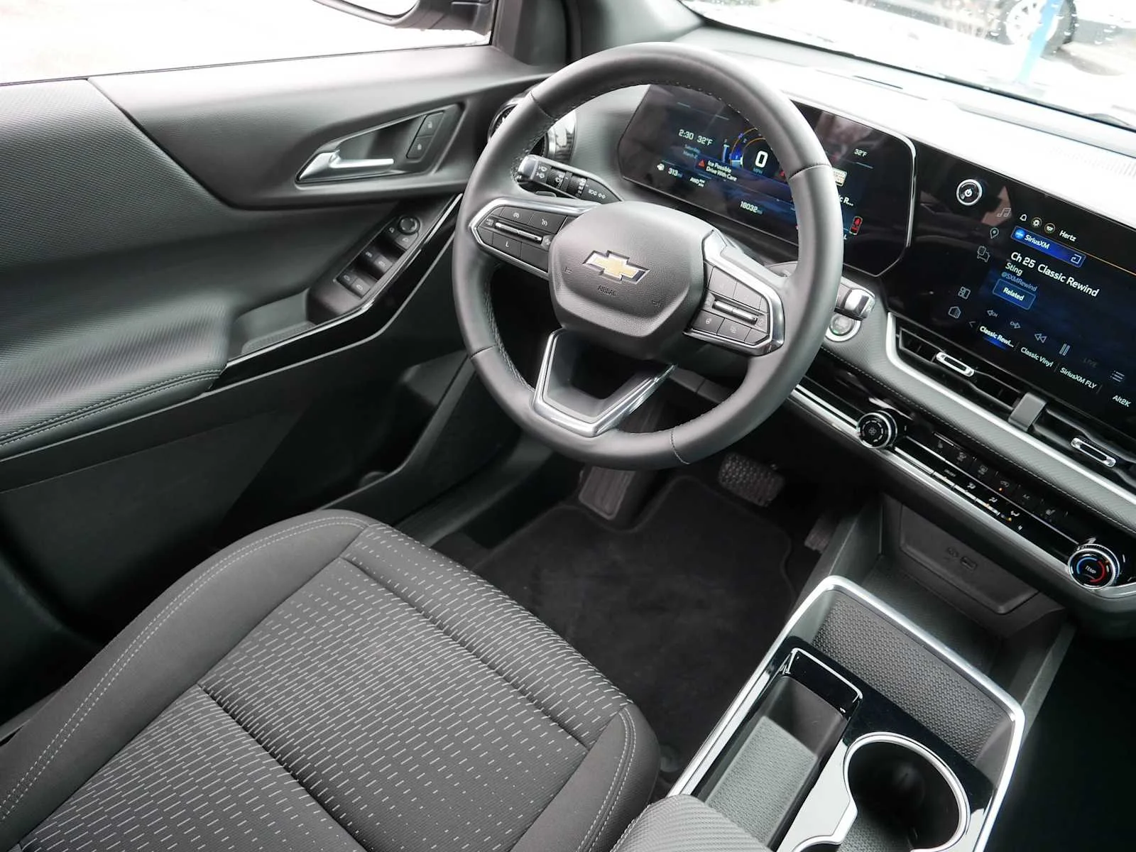 2025 Chevrolet Equinox LT - Photo 9