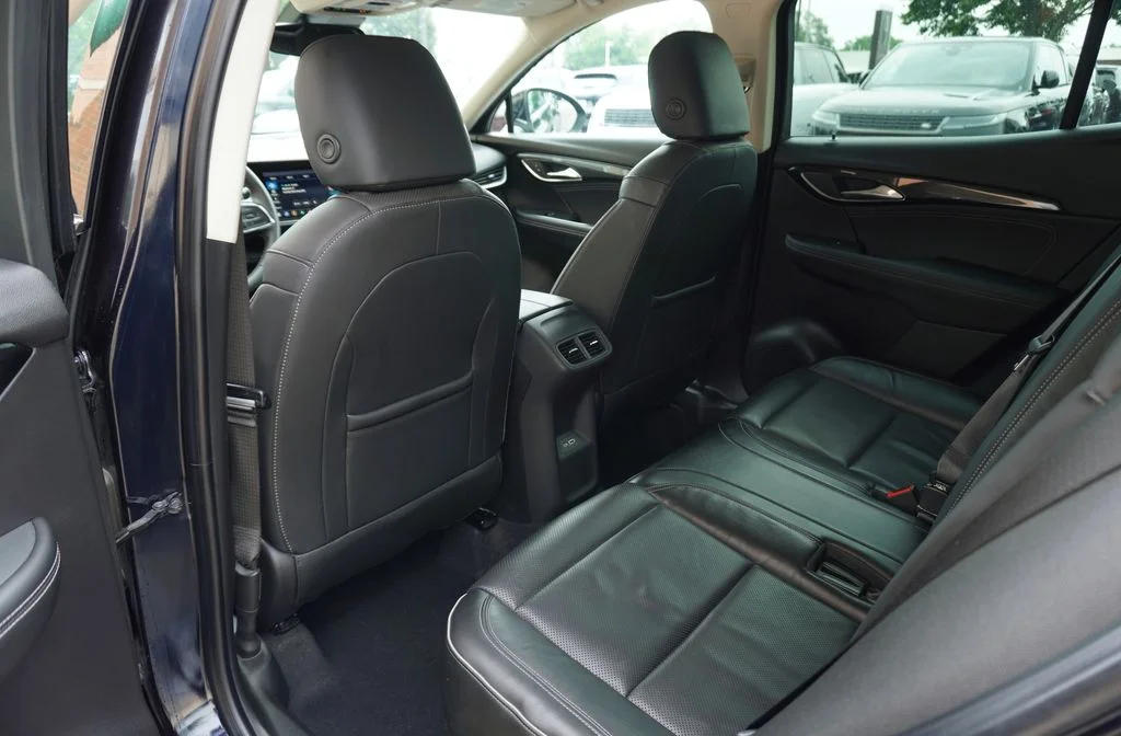Used 2021 Blue Buick Essence image 31