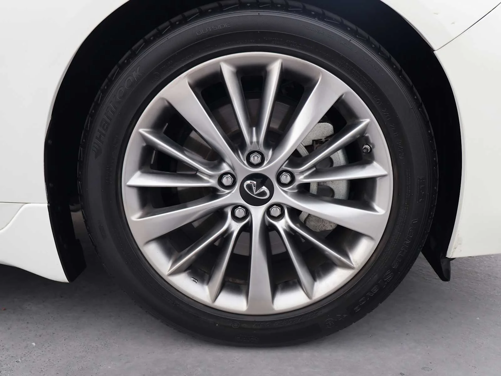 Certified Used 2022 Pure White INFINITI LUXE image 7