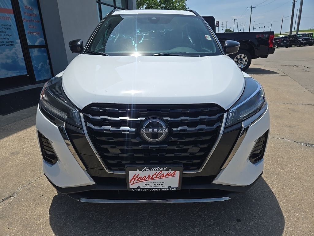 Used 2024 White Nissan SR image 18