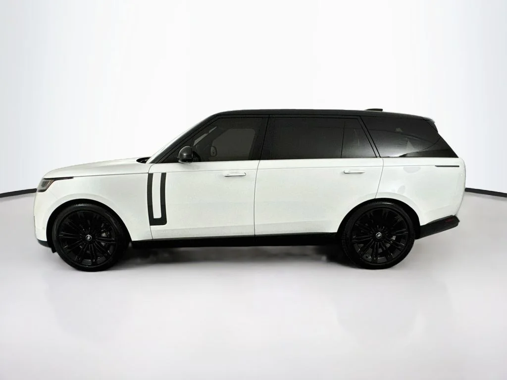 Used 2024 White Land Rover SE image 8