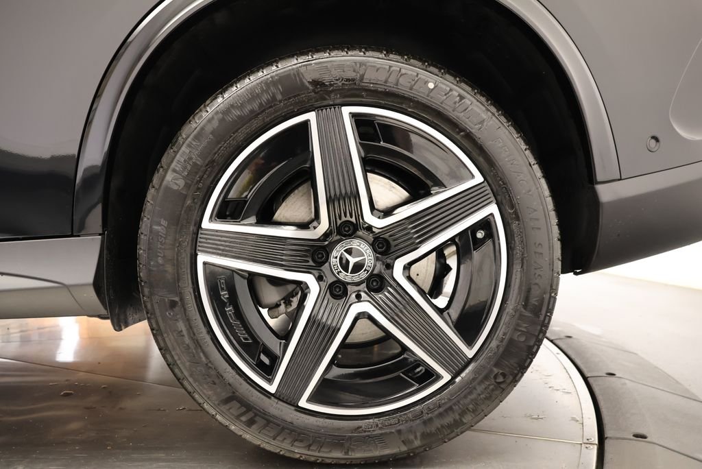 New 2026 Black Mercedes-Benz GLC 300 image 12