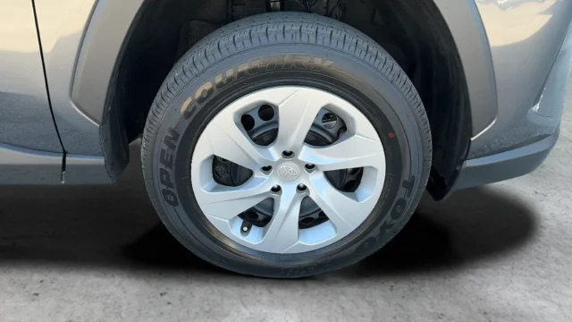 Used 2025 White Toyota LE image 27