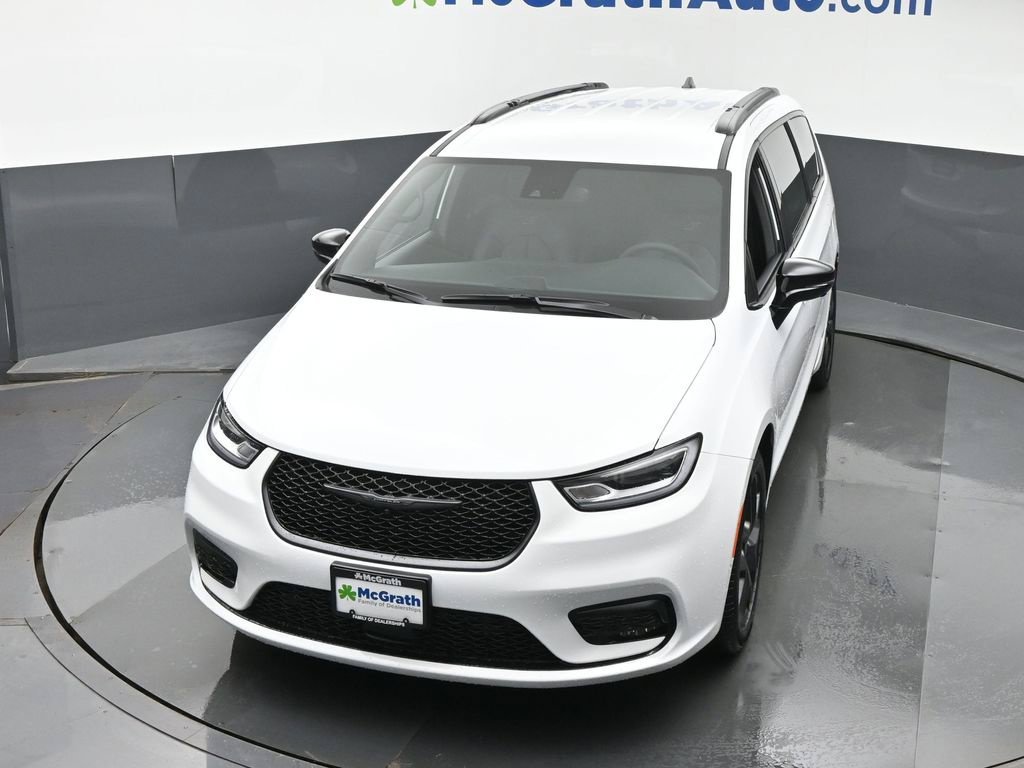 New 2026 Bright White Clear-Coat Exterior Paint Chrysler Select image 31