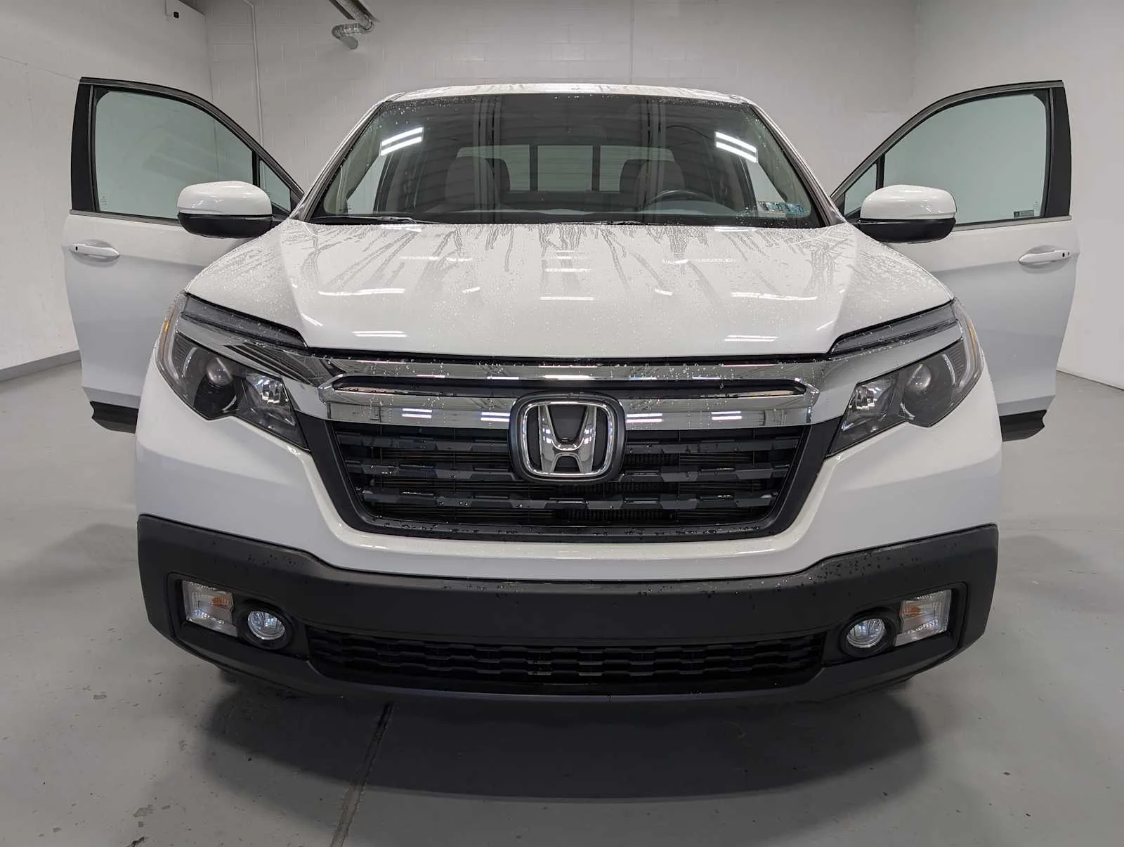 Used 2019 Platinum White Pearl Honda RTL image 14