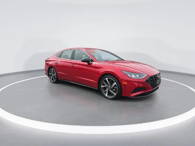 Used 2021 Red Hyundai SEL Plus image 2