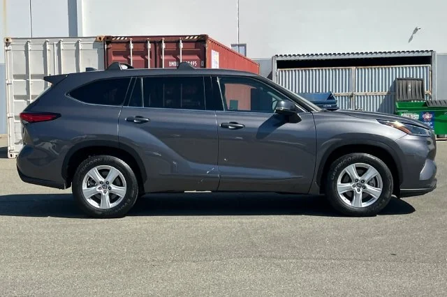 Used 2021 Gray Toyota LE image 3