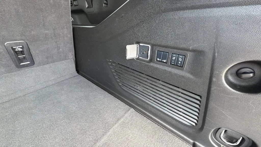 Used 2025 Dark Ash Metallic Chevrolet Premier image 30