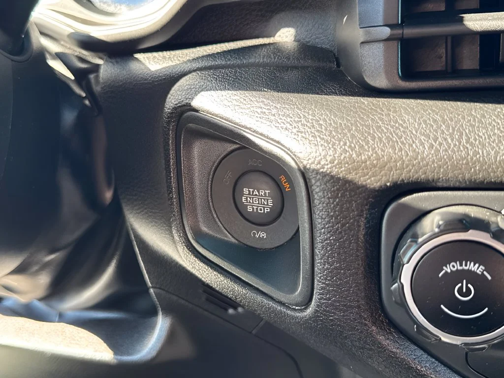 Used 2025 Green Jeep Sport S image 16