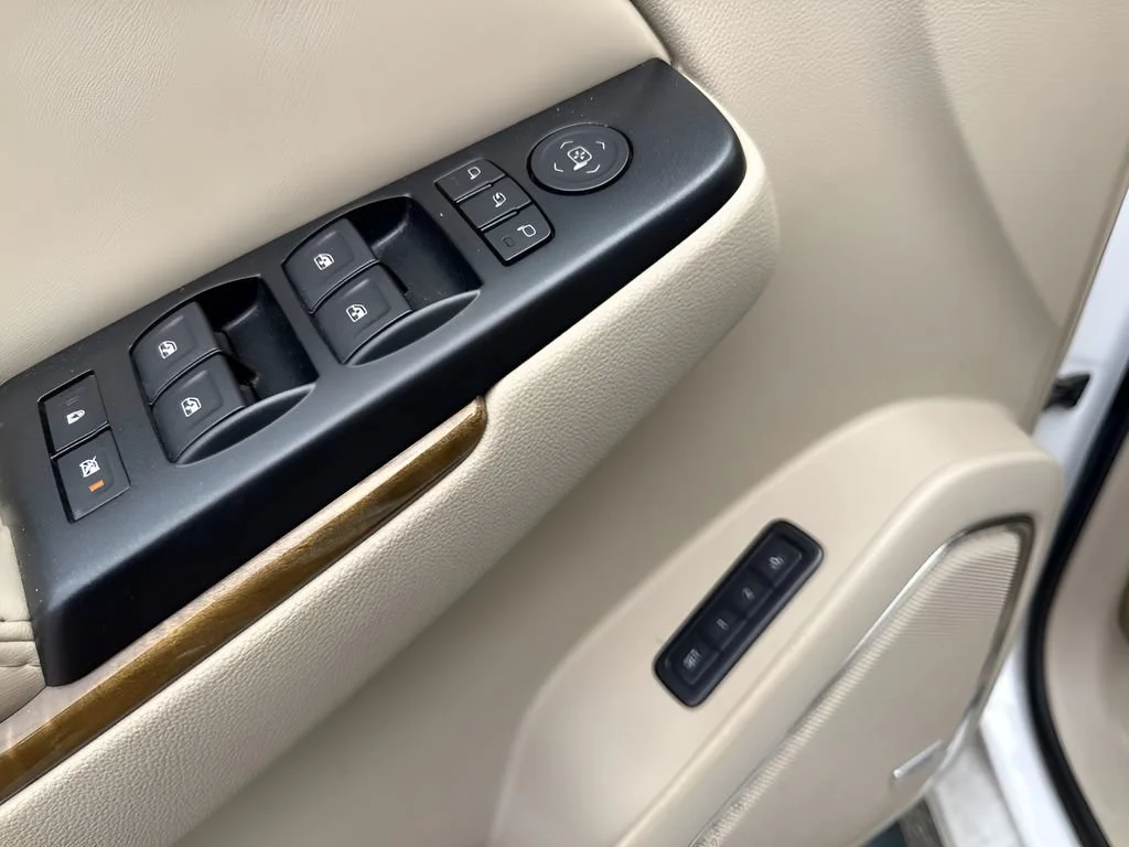 Used 2017 SUMMIT WHITE GMC Denali image 10