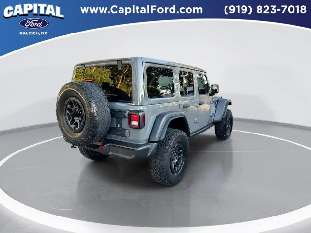 Used 2023 Gray Jeep Sport image 8