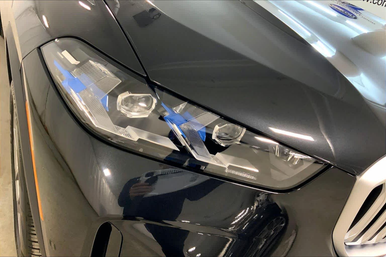 New 2026 Black Sapphire Metallic BMW xDrive40i image 13