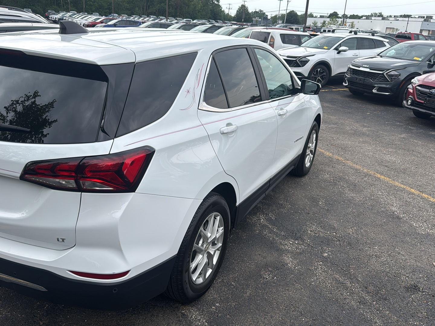Used 2024 Summit White Chevrolet LT image 8