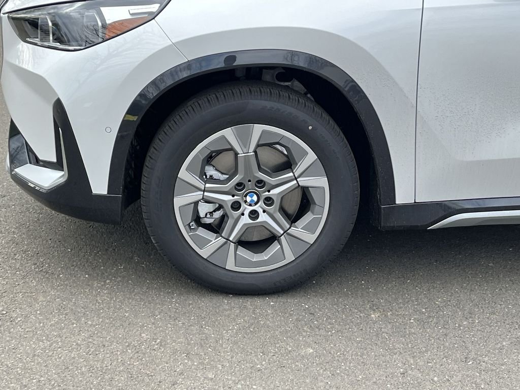 Used 2026 White BMW xDrive28i image 10