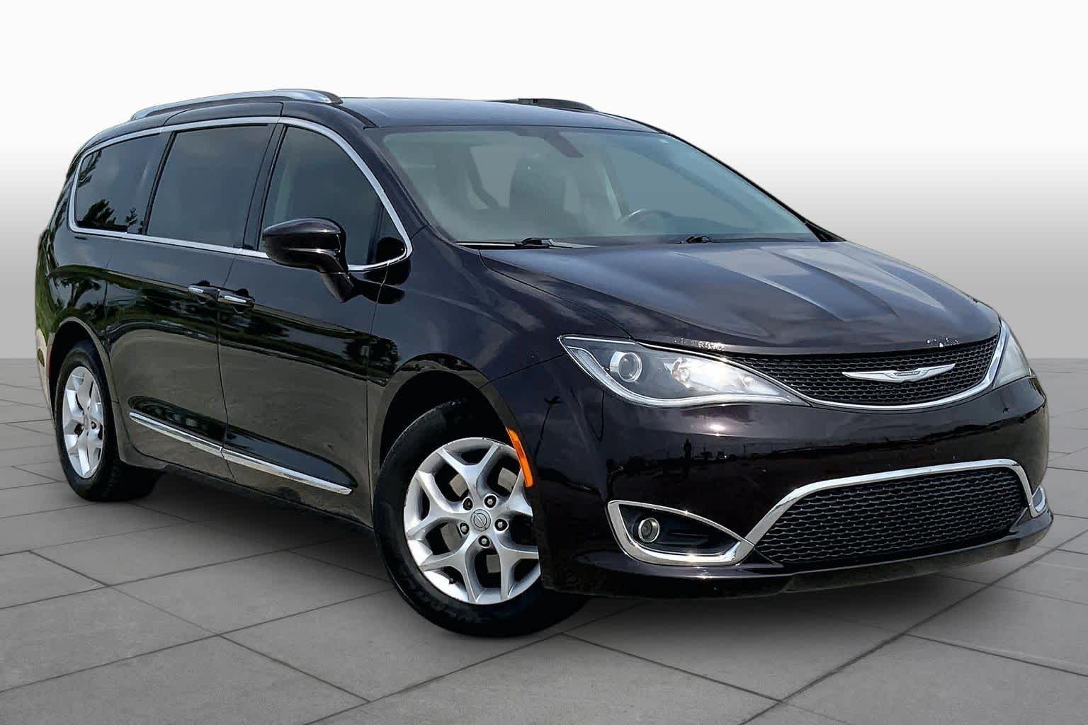 Used 2017 Dark Cordovan Pearlcoat Chrysler Touring-L Plus image 3