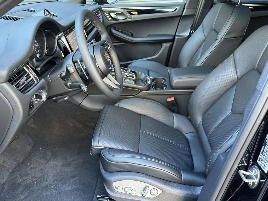 2026 Porsche Macan - Photo 18