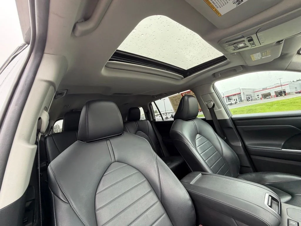 Used 2021 Silver Toyota XLE image 40