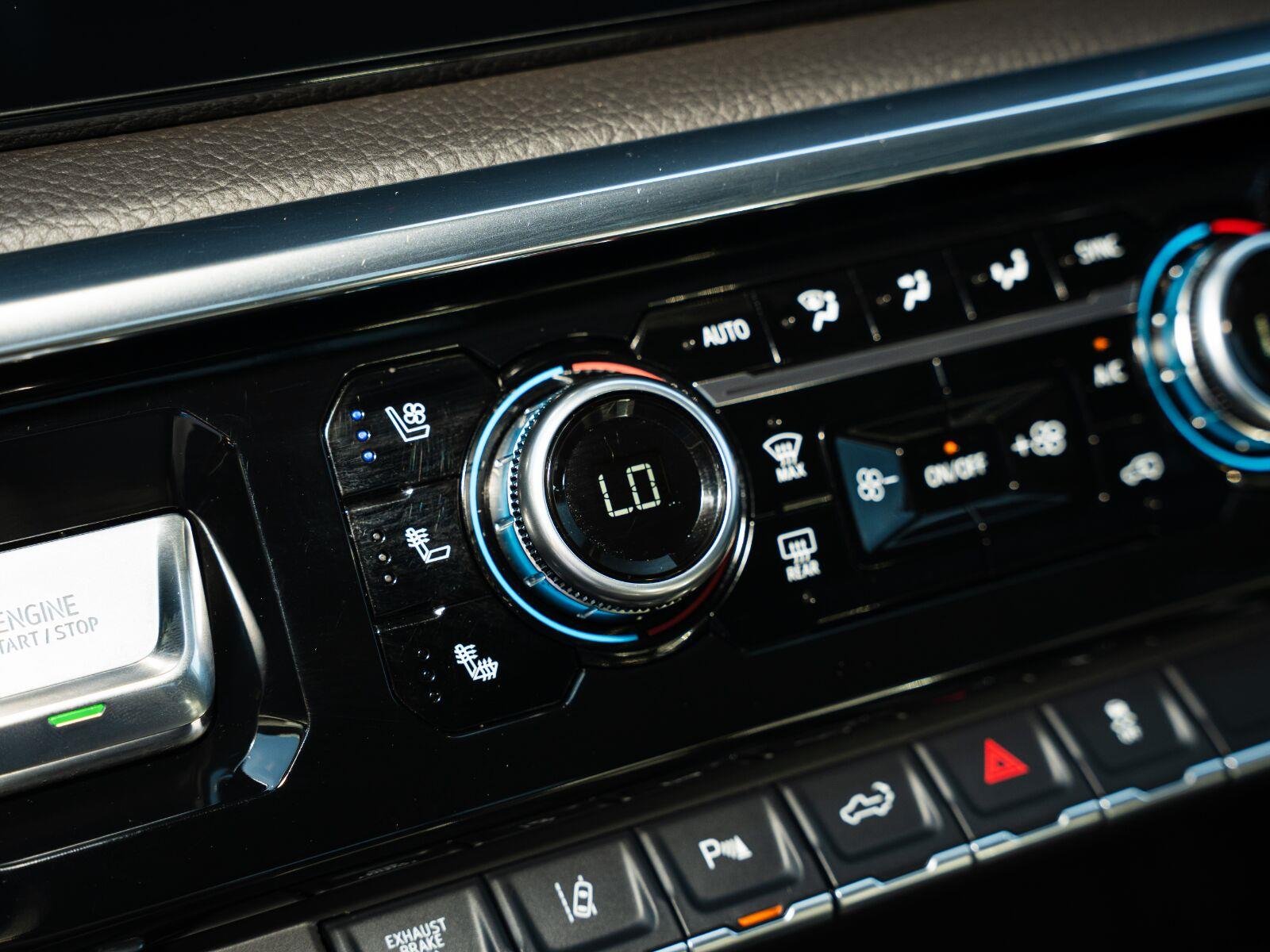 Used 2025 Onyx Black GMC Denali image 35